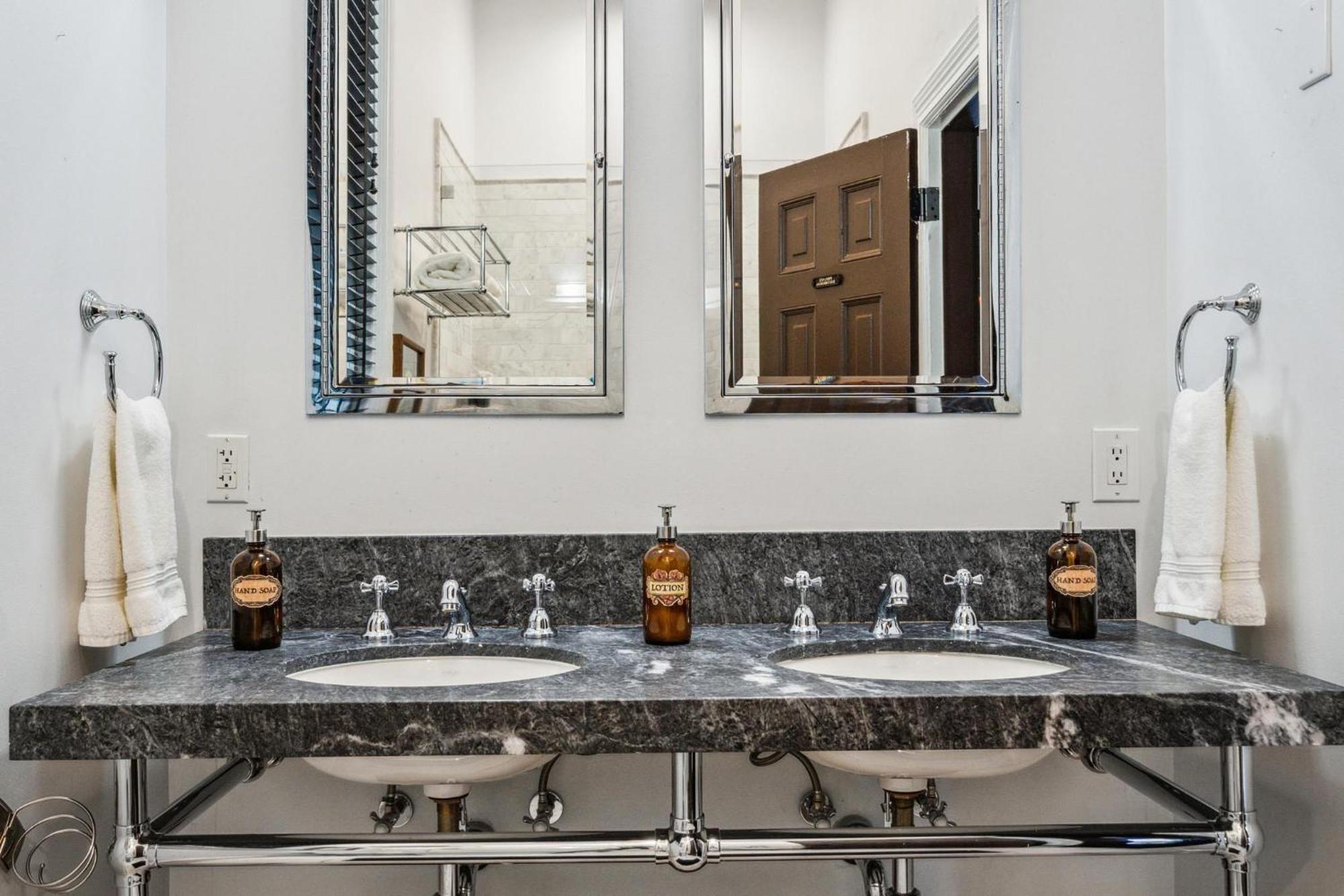 Historic & Charming Victorian Home Sleeps 11 サンフランシスコ エクステリア 写真